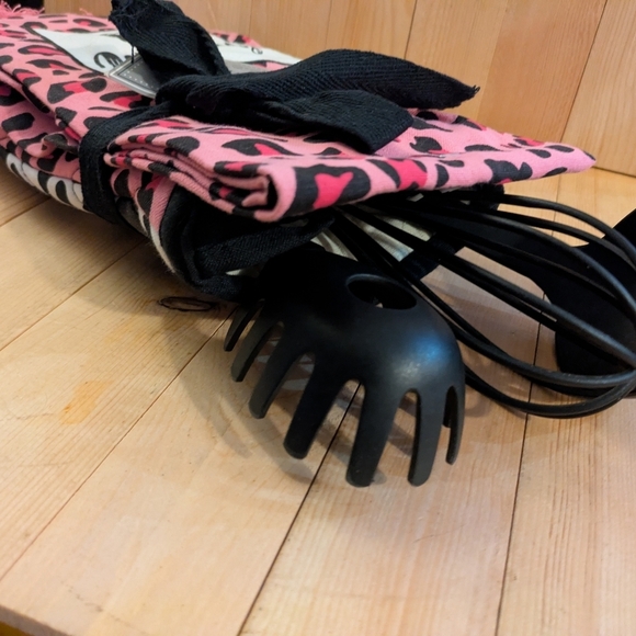 Pink Leopard Print Kitchen Oven Mitt Set - Picture 7 of 7